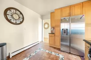 261 10th St, Palisades Park, NJ 07650 - Photo 10