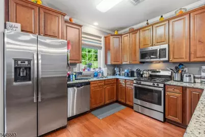 18 Bahr Cir, Verona, NJ 07044 - Photo 10
