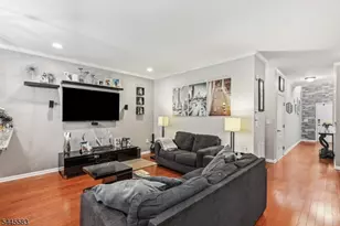 18 Bahr Cir, Verona, NJ 07044 - Photo 2
