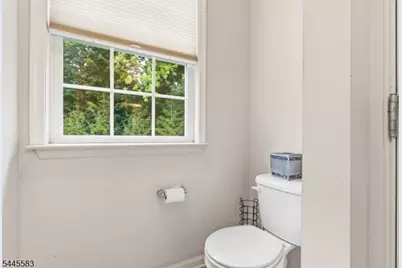 18 Bahr Cir, Verona, NJ 07044 - Photo 20