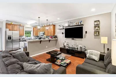 18 Bahr Cir, Verona, NJ 07044 - Photo 4