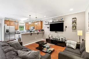 18 Bahr Cir, Verona, NJ 07044 - Photo 4