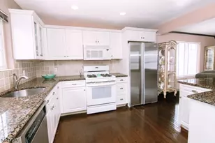 6 Whispering Way W, Berkeley Heights Township, NJ 07922 - Photo 4