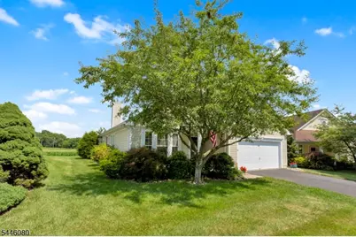 46 Kensington Cir, White Township, NJ 07823 - Photo 2
