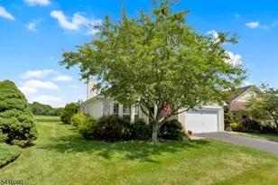 46 Kensington Cir, White Township, NJ 07823 - Photo 2