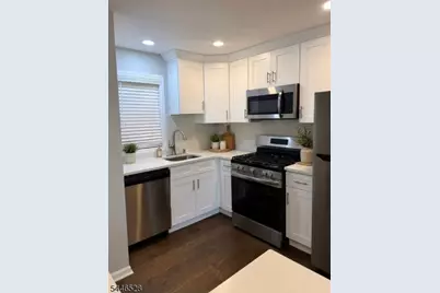 16 Sam Bonnell Dr, Union Township, NJ 08809 - Photo 2