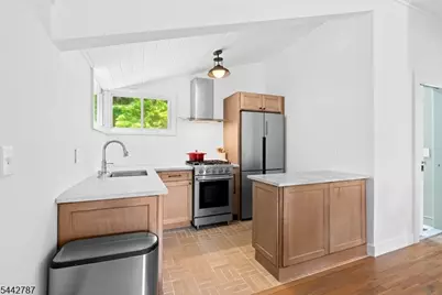 106 Seneca Lake Rd, Sparta Township, NJ 07871 - Photo 4