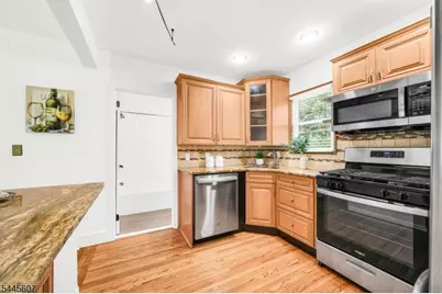 1046 Falls Ter, Union Township, NJ 07083 - Photo 12