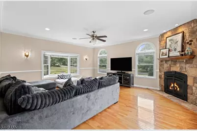 220 Lindsay Ct, Branchburg Township, NJ 08876 - Photo 18