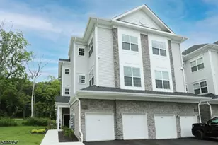 71 Veterans Wy, Morris Plains, NJ 07950 - Photo 2