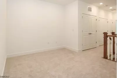 71 Veterans Way, Morris Plains, NJ 07950 - Photo 14