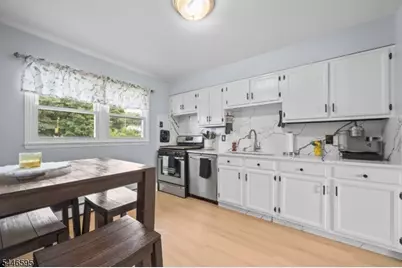 44 Parkway Ave, Clifton, NJ 07011 - Photo 6