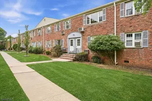 16 Wedgewood Dr, Verona, NJ 07044 - Photo 2