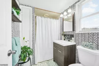 219 Burroughs Ter, Union Township, NJ 07083 - Photo 10