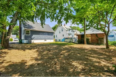 429 Wheatsheaf Rd, Roselle, NJ 07203 - Photo 32