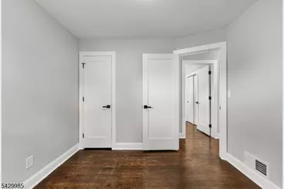 429 Wheatsheaf Rd, Roselle, NJ 07203 - Photo 16