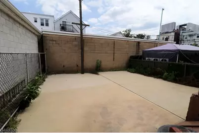 15 Darcy St, Newark, NJ 07105 - Photo 8