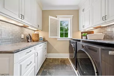 281 Long Hill Dr, Millburn Twp., NJ 07078 - Photo 18