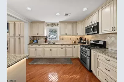 79 Susan Ct, Clifton, NJ 07012 - Photo 8