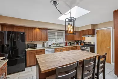 28 Warwick Cir, Springfield, NJ 07081 - Photo 10