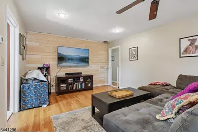 28 Warwick Cir, Springfield, NJ 07081 - Photo 8
