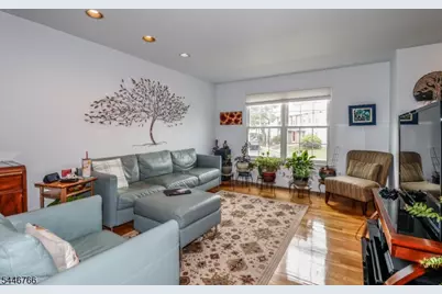 136 Coburn Ln, Franklin Township, NJ 08873 - Photo 8