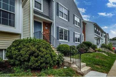 136 Coburn Ln, Franklin Township, NJ 08873 - Photo 2