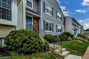 136 Coburn Ln, Franklin Township, NJ 08873 - Photo 2