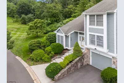 4 Brightwood Ln, Bedminster Township, NJ 07921 - Photo 2