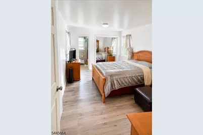 39 Hollywood Ave, Hillside, NJ 07205 - Photo 2
