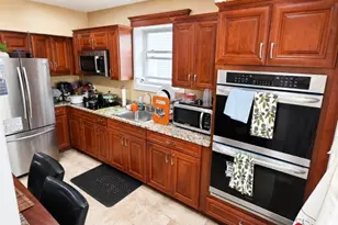 39 Hollywood Ave, Hillside, NJ 07205 - Photo 4