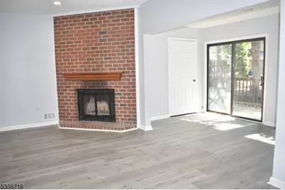 7 Kirby Ln, Franklin Township, NJ 08823 - Photo 4