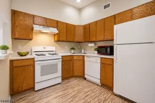 107 Rachel Ct, Franklin Township, NJ 08823 - Photo 2