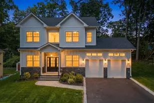 21 Maplewood Dr, Livingston, NJ 07039 - Photo 2