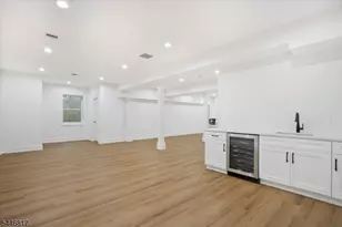 21 Maplewood Dr, Livingston, NJ 07039 - Photo 24