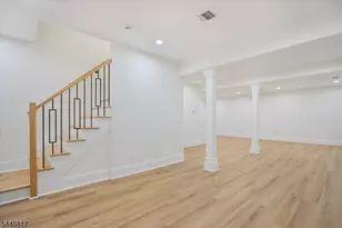 21 Maplewood Dr, Livingston, NJ 07039 - Photo 24