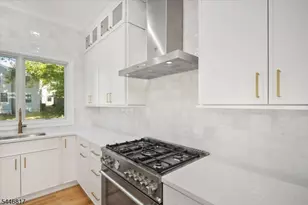 21 Maplewood Dr, Livingston, NJ 07039 - Photo 10