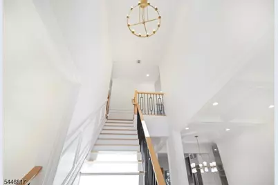 21 Maplewood Dr, Livingston, NJ 07039 - Photo 4