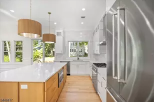 21 Maplewood Dr, Livingston, NJ 07039 - Photo 10