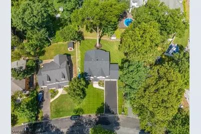 21 Maplewood Dr, Livingston, NJ 07039 - Photo 30
