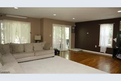 118 Devonshire Ct, Hillsborough Township, NJ 08844 - Photo 4