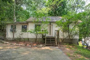 197 Snake Den Rd, Bloomingdale, NJ 07465 - Photo 1