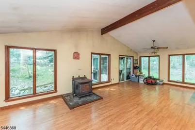 197 Snake Den Rd, Bloomingdale, NJ 07465 - Photo 4