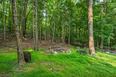 197 Snake Den Rd, Bloomingdale, NJ 07465 - Photo 18
