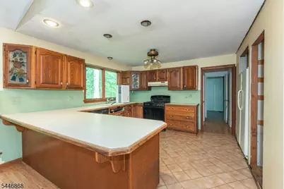 197 Snake Den Rd, Bloomingdale, NJ 07465 - Photo 8