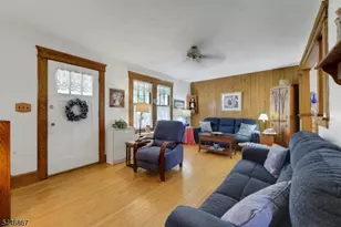 337 Corona Pl, Ridgewood, NJ 07450 - Photo 4