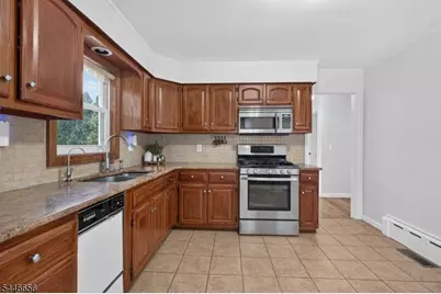 141 N 8th Ave, Manville, NJ 08835 - Photo 10
