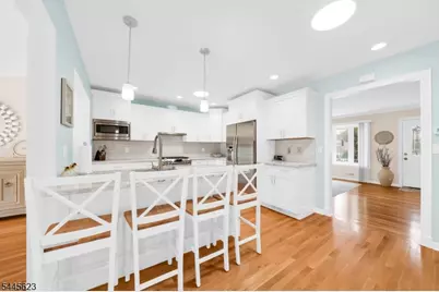 729 Colonial Arms Rd, Union Township, NJ 07083 - Photo 8