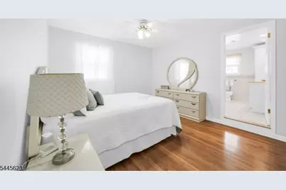 729 Colonial Arms Rd, Union Township, NJ 07083 - Photo 16