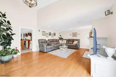 729 Colonial Arms Rd, Union Township, NJ 07083 - Photo 10